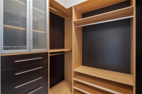 Condominio en venta en Sunny Isles Beach, Florida, 1 dormitorio, 79.71 m2 № 2014060 - foto 13