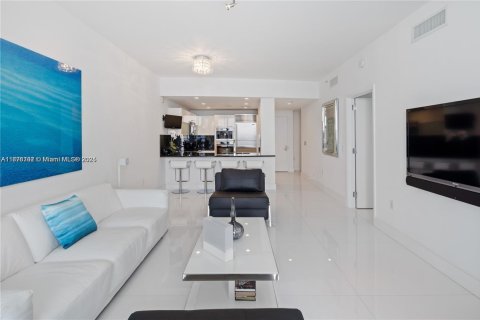 Condominio en venta en Sunny Isles Beach, Florida, 1 dormitorio, 79.71 m2 № 2014060 - foto 2