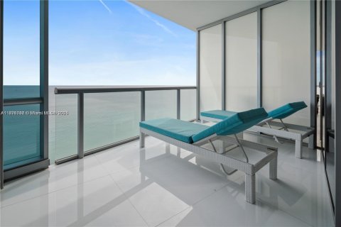Condominio en venta en Sunny Isles Beach, Florida, 1 dormitorio, 79.71 m2 № 2014060 - foto 18