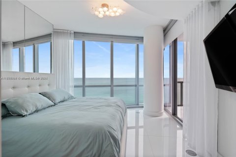 Condominio en venta en Sunny Isles Beach, Florida, 1 dormitorio, 79.71 m2 № 2014060 - foto 10