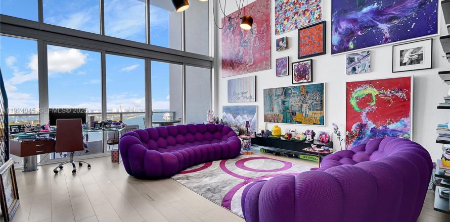 Кондоминиум с 2 спальнями в Майами, Флорида № 1982595