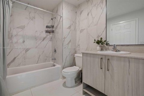 Купить кондоминиум в Дорал, Флорида 3 спальни, 141.68м2, № 1829004 - фото 12