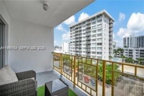 Condominio en Miami Beach, Florida, 1 dormitorio  № 2090149