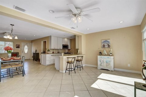 Купить виллу или дом в Холливуд, Флорида 3 спальни, 127.93м2, № 1975554 - фото 13