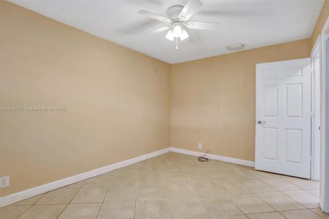 Купить виллу или дом в Холливуд, Флорида 3 спальни, 127.93м2, № 1975554 - фото 27