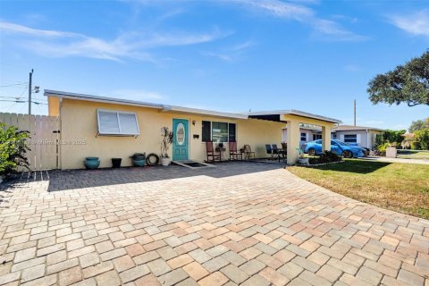 Купить виллу или дом в Холливуд, Флорида 3 спальни, 127.93м2, № 1975554 - фото 1