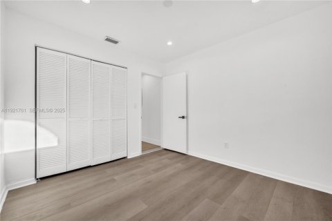 Снять в аренду виллу или дом в Майами, Флорида 3 спальни, 140.65м2, № 1986031 - фото 29