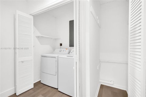 Снять в аренду виллу или дом в Майами, Флорида 3 спальни, 140.65м2, № 1986031 - фото 6