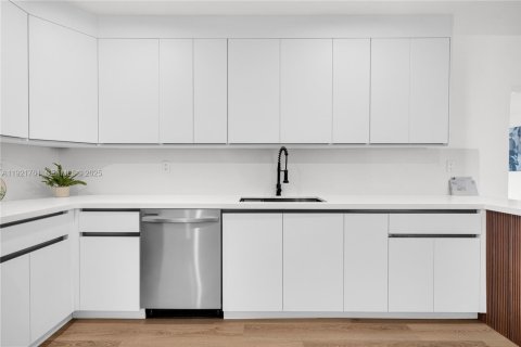 Снять в аренду виллу или дом в Майами, Флорида 3 спальни, 140.65м2, № 1986031 - фото 17