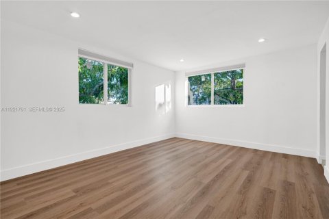 Снять в аренду виллу или дом в Майами, Флорида 3 спальни, 140.65м2, № 1986031 - фото 22