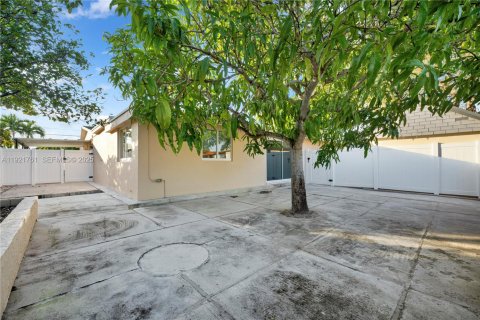 Снять в аренду виллу или дом в Майами, Флорида 3 спальни, 140.65м2, № 1986031 - фото 8