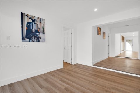 Снять в аренду виллу или дом в Майами, Флорида 3 спальни, 140.65м2, № 1986031 - фото 4