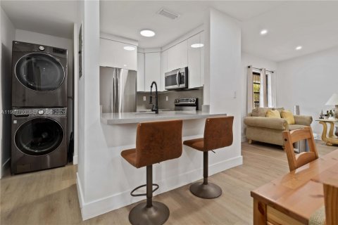 Adosado en alquiler en Miami, Florida, 3 dormitorios, 111.48 m2 № 2057737 - foto 6