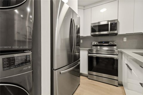 Adosado en alquiler en Miami, Florida, 3 dormitorios, 111.48 m2 № 2057737 - foto 8