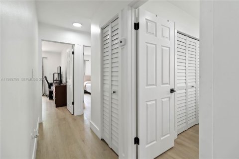 Adosado en alquiler en Miami, Florida, 3 dormitorios, 111.48 m2 № 2057737 - foto 17