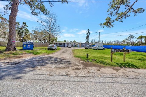 Commercial property in New Port Richey, Florida 3 bedrooms, 255.76 sq.m. № 1733055 - photo 2