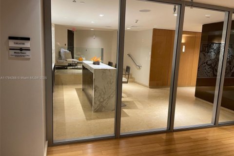 Condo in Miami, Florida, 1 bedroom  № 1956938 - photo 25