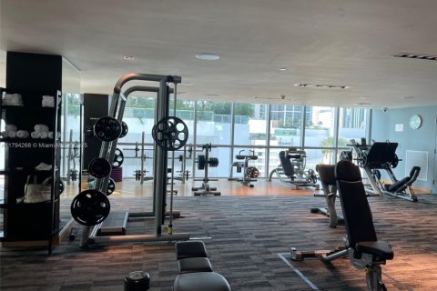 Condo in Miami, Florida, 1 bedroom  № 1956938 - photo 21