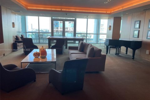 Condo in Miami, Florida, 1 bedroom  № 1956938 - photo 16
