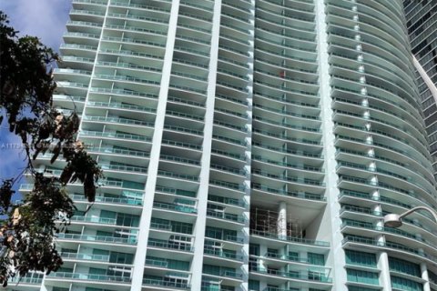 Condo in Miami, Florida, 1 bedroom  № 1956938 - photo 1