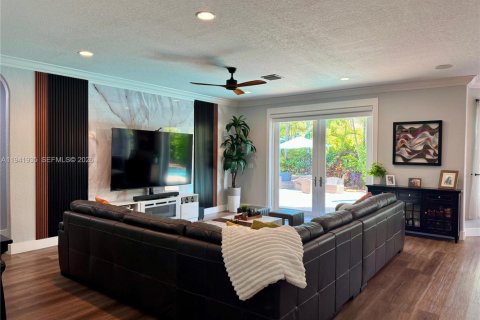 House in Miramar, Florida 5 bedrooms, 344.3 sq.m. № 1999078