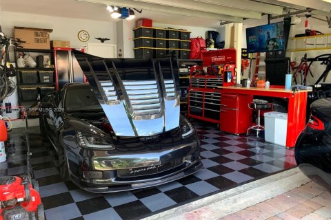 House in Miramar, Florida 5 bedrooms, 344.3 sq.m. № 1999078 - photo 28