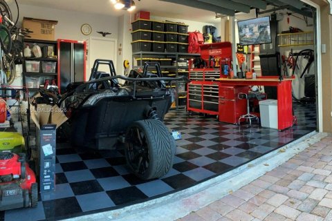 House in Miramar, Florida 5 bedrooms, 344.3 sq.m. № 1999078 - photo 29