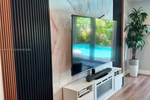 House in Miramar, Florida 5 bedrooms, 344.3 sq.m. № 1999078 - photo 2