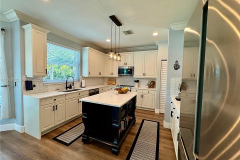 House in Miramar, Florida 5 bedrooms, 344.3 sq.m. № 1999078 - photo 6