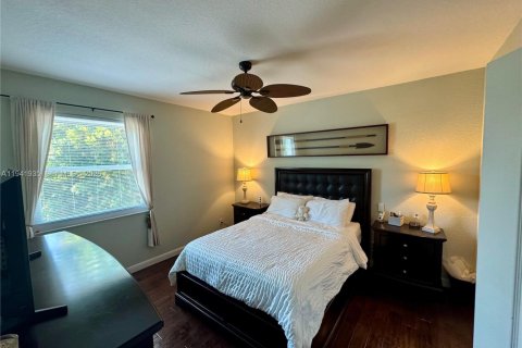 House in Miramar, Florida 5 bedrooms, 344.3 sq.m. № 1999078 - photo 21