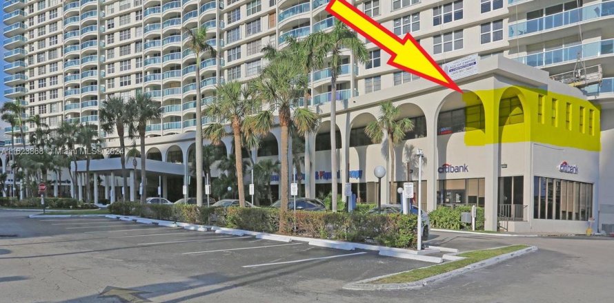 Commercial property in Hollywood, Florida № 1753644