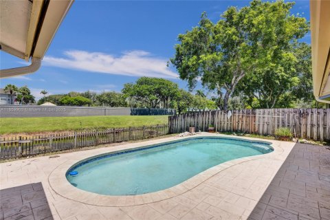 House in Sunrise, Florida 3 bedrooms, 172.15 sq.m. № 1892684 - photo 28