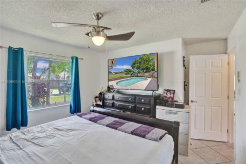 House in Sunrise, Florida 3 bedrooms, 172.15 sq.m. № 1892684 - photo 20