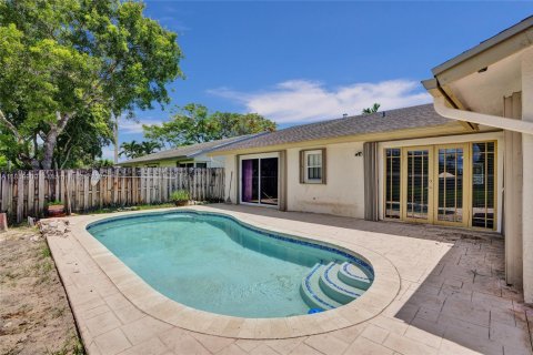 House in Sunrise, Florida 3 bedrooms, 172.15 sq.m. № 1892684 - photo 29