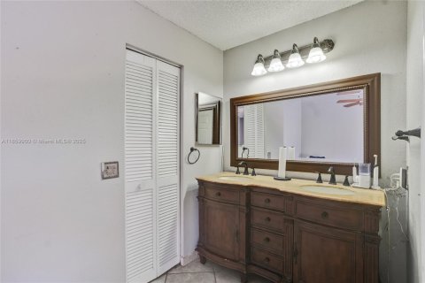 House in Sunrise, Florida 3 bedrooms, 172.15 sq.m. № 1892684 - photo 26