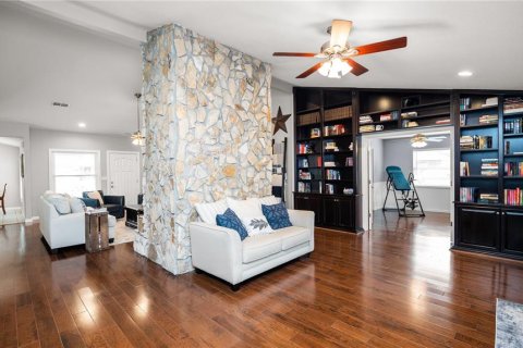Casa en venta en Lakeland, Florida, 4 dormitorios, 234.39 m2 № 2091571 - foto 11