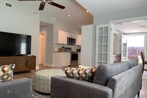 House in Safety Harbor, Florida 2 bedrooms, 113.62 sq.m. № 1421098 - photo 12