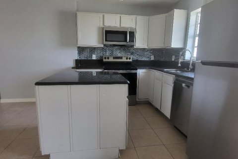 Снять в аренду квартиру в Форт-Лодердейл, Флорида 3 комнаты, 461.07м2, № 2088006 - фото 6