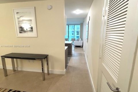 Снять в аренду кондоминиум в Майами, Флорида 2 спальни, 111.02м2, № 2057700 - фото 2
