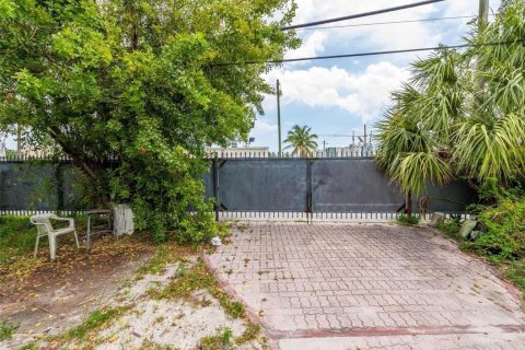Terreno en venta en Dania Beach, Florida № 724884 - foto 1