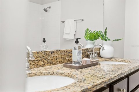 Townhouse in Clearwater, Florida 3 bedrooms, 130.25 sq.m. № 2427100 - photo 21