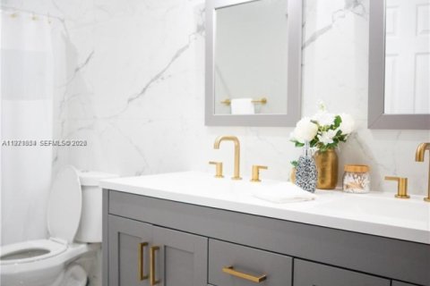 Townhouse in Tamarac, Florida 3 bedrooms, 123.75 sq.m. № 2036423 - photo 12