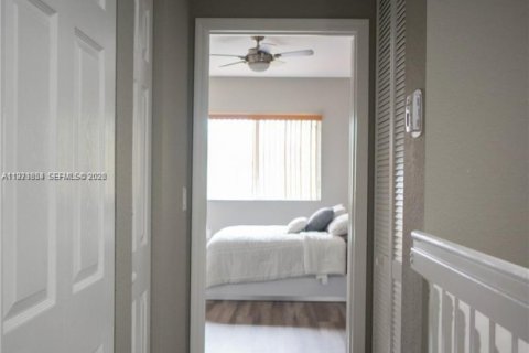 Townhouse in Tamarac, Florida 3 bedrooms, 123.75 sq.m. № 2036423 - photo 10