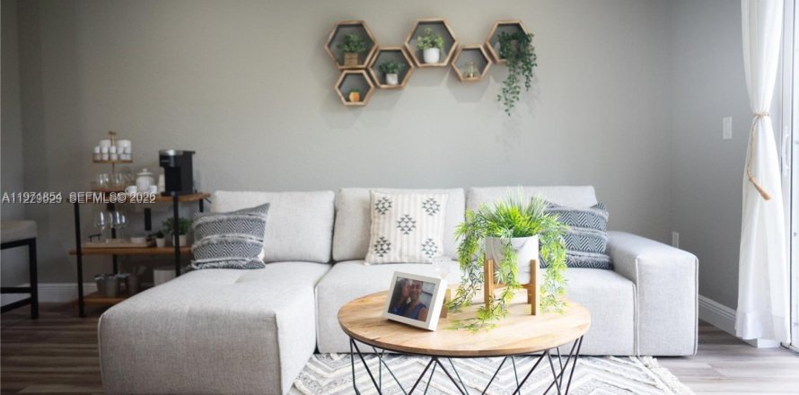 Touwnhouse à Tamarac, Floride 3 chambres, 123.75 m2 № 2036423