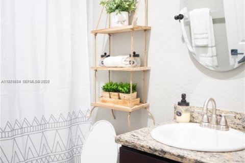 Townhouse in Tamarac, Florida 3 bedrooms, 123.75 sq.m. № 2036423 - photo 14