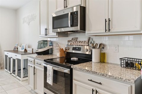House in DeLand, Florida 4 bedrooms, 190.08 sq.m. № 2144529 - photo 11