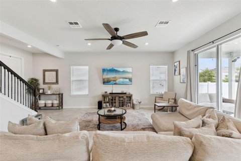 House in DeLand, Florida 4 bedrooms, 190.08 sq.m. № 2144529 - photo 8