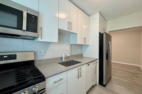 Apartamento en alquiler en Miami Beach, Florida, 1 dormitorio, 1456.34 m2 № 2085852 - foto 15