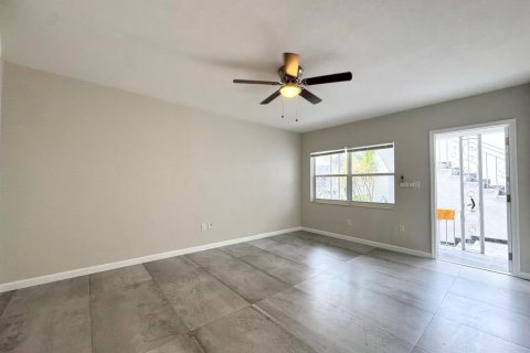 Apartamento en alquiler en Miami Beach, Florida, 1 dormitorio, 1456.34 m2 № 2085852 - foto 10