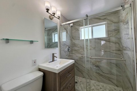 Apartamento en alquiler en Miami Beach, Florida, 1 dormitorio, 1456.34 m2 № 2085852 - foto 4